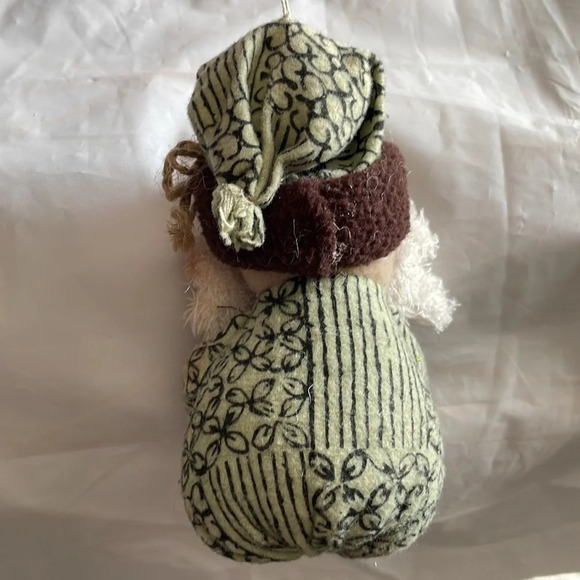 ๐ Handcrafted Christmas Ornaments - Santa and Snowman Delight! ๐
โ๏ธ - Picture 4 of 7